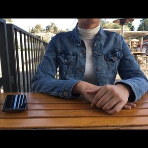 Meet your Posher, Abril